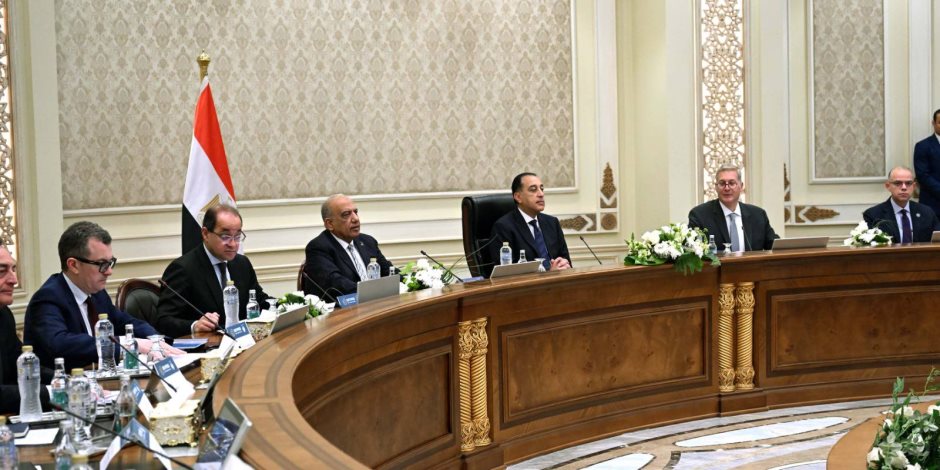 رئيس الوزراء يعقد مائدة مستديرة مع مسئولى كبريات شركات الطاقة العالمية