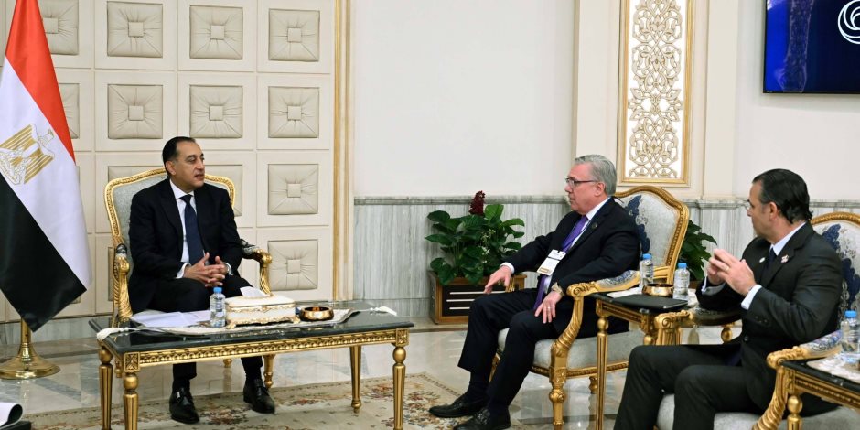 رئيس الوزراء يلتقي رئيس شركة "شيفرون" العالمية للاستكشاف والإنتاج