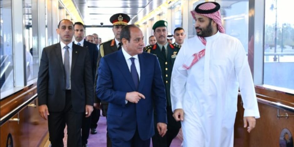 دينا الحسيني تكتب: من "تثبيت أركان الدولة" إلى "حماية الأشقاء".. لهذا استحق الرئيس السيسي وسام الأمن العربي