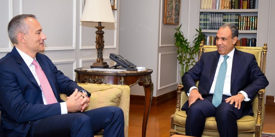 وزير خارجية مصر يبحث مع الممثل الأعلى لغزة إدخال المساعدات الإنسانية بشكل كافٍ للقطاع 