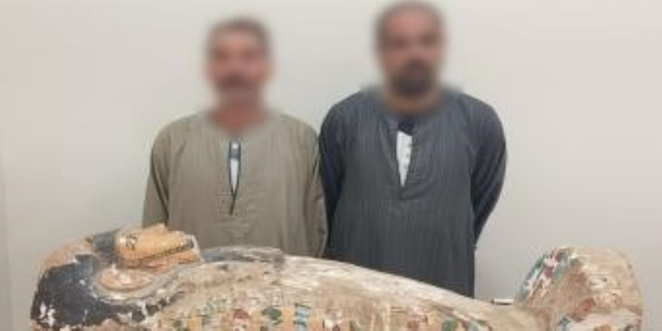 ضبط تابوت أثري بحوزة شخصين بسوهاج بقصد الإتجار