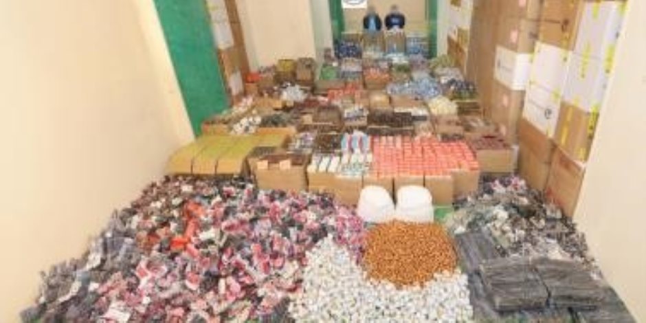 إحباط محاولة جلب كميات كبيرة من الأقراص المؤثرة والمنشطة مهربة جمركياً ومجهولة المصدر بالجيزة
