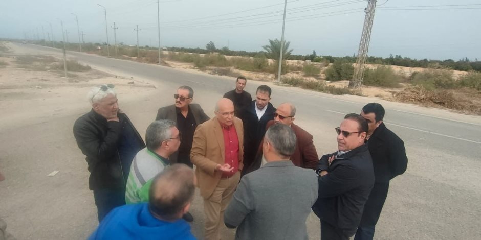 بدء العمل في صيانة طريق العريش - القنطرة الساحلي بشمال سيناء لضمان سلامة المواطنين (صور) 