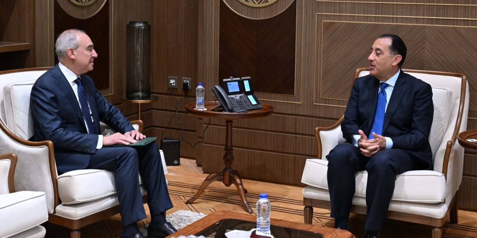 رئيس الوزراء يلتقي السفير علاء يوسف رئيس الهيئة العامة للاستعلامات