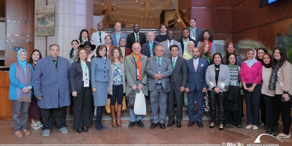 مدير مكتبة الإسكندرية يفتتح ندوة "فن الحياة" (صور)