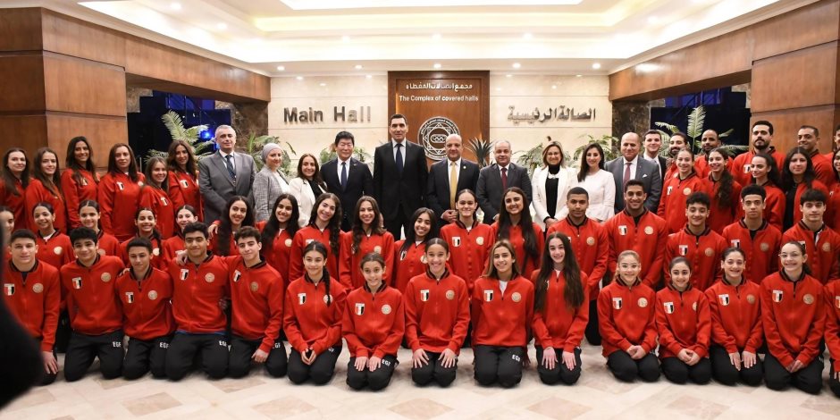 وزير الشباب والرياضة يلتقي لاعبي المنتخب القومي ويحثهم على تحقيق أفضل المراكز بالبطولة الأفريقية 