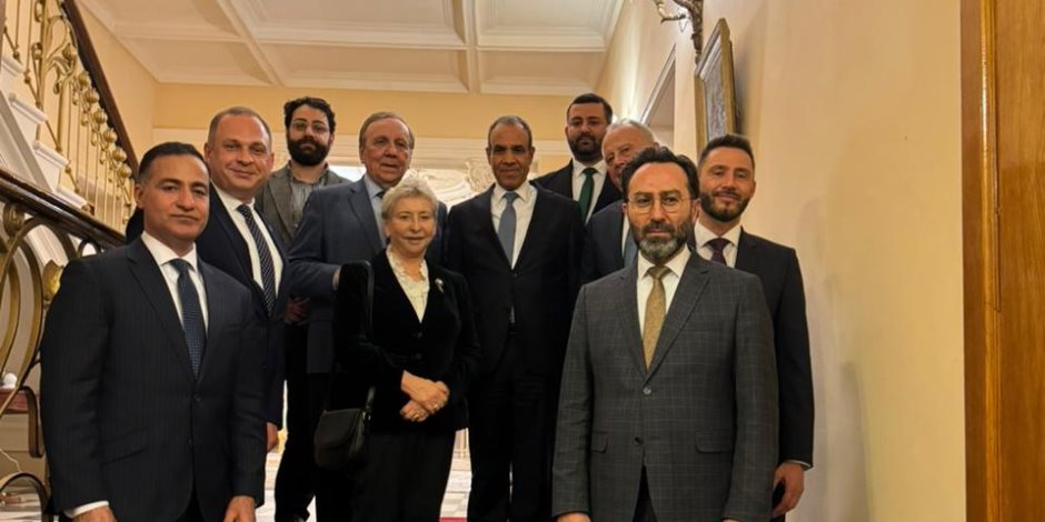 وزير الخارجية يلتقى بعدد من قادة الفكر ورؤساء مراكز الأبحاث في موسكو