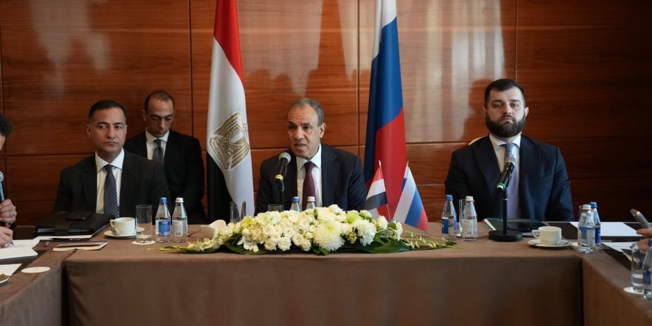 وزير الخارجية يلتقي ممثلي كبرى الشركات الروسية بمشاركة نائب وزير الصناعة والتجارة