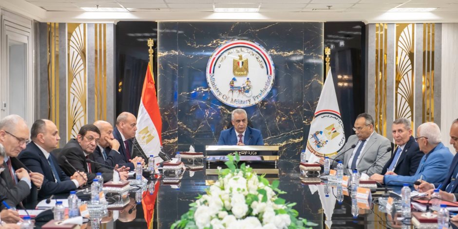 «جمبلاط» يتابع سير العمل بشركات ووحدات الإنتاج الحربي ويوجّه بترشيد استهلاك الكهرباء 