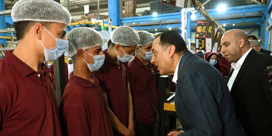 رئيس الوزراء يتفقد محطة الصواف لتعبئة الموالح والحاصلات الزراعية