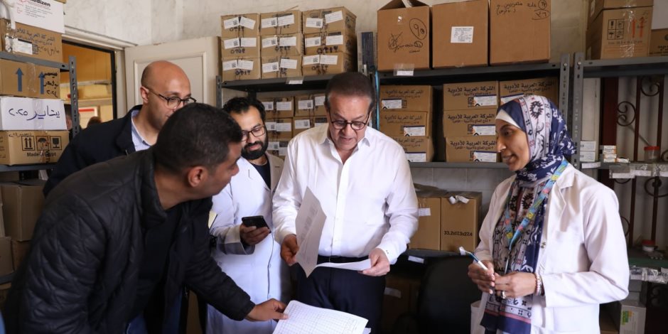 وزير الصحة يغير مسار جولته الميدانية ويقوم بزيارة مفاجئة لمركز طبي الحي الثالث بمدينة بدر