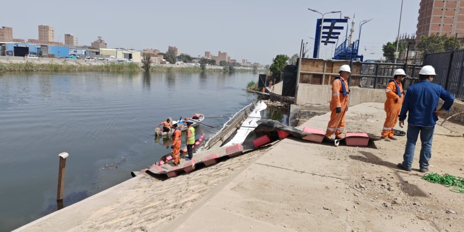 الجهاز التنظيمي والقابضة للمياه: لا تأثير على جودة مياه الشرب نتيجة تسرب بقعة سولار بترعة الإسماعيلية