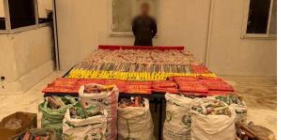 أمن القاهرة يضبط شخص بحوزته 2 مليون قطعة ألعاب نارية