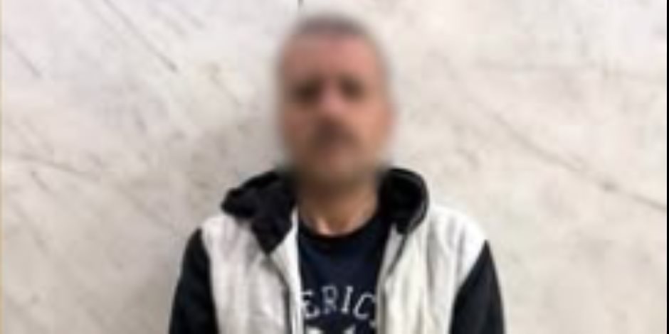 ضبط مُنظم حفلات انتحل صفة ضابط شرطة وأرسل صور إباحية لفتاة