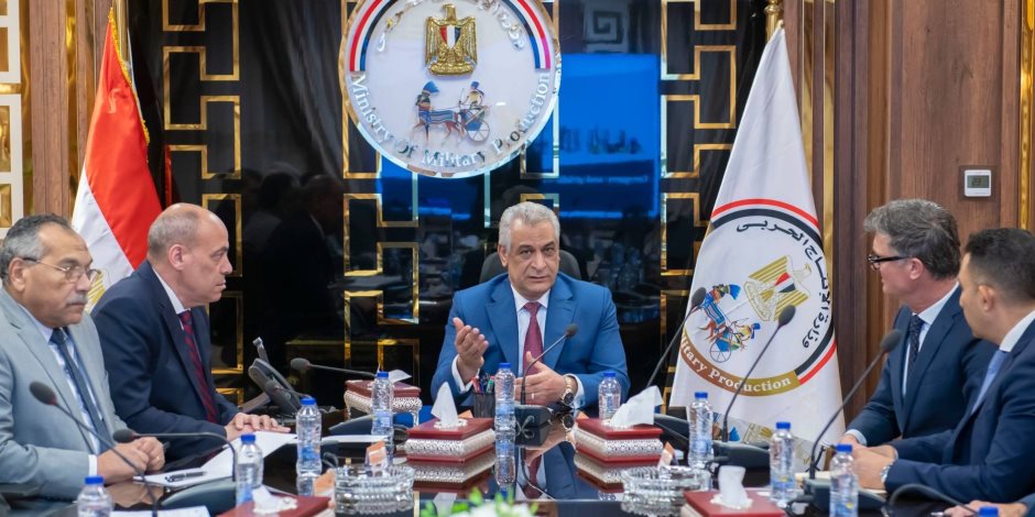 وزير الدولة للإنتاج الحربي يبحث مع رئيس مجلس إدارة شركة “يونغ-هانز” الفرنسية