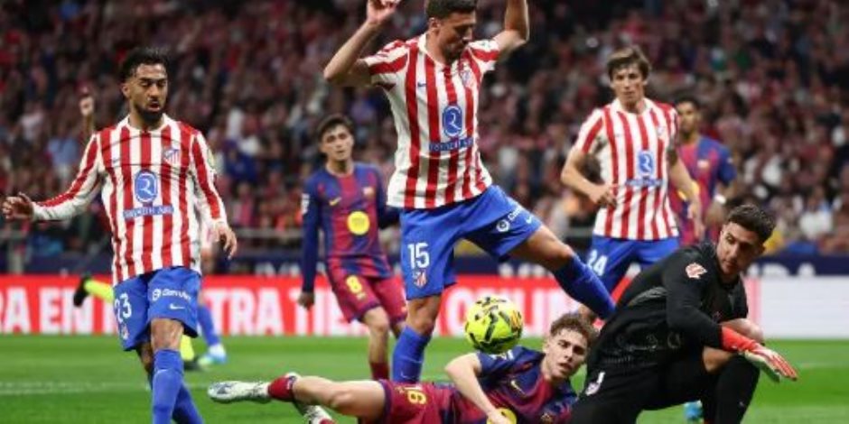 برشلونة يخطف فوزا مثيرا من أتلتيكو مدريد بهدفين مقابل هدف ويعزز صدارة الدوري الإسباني (فيديو)