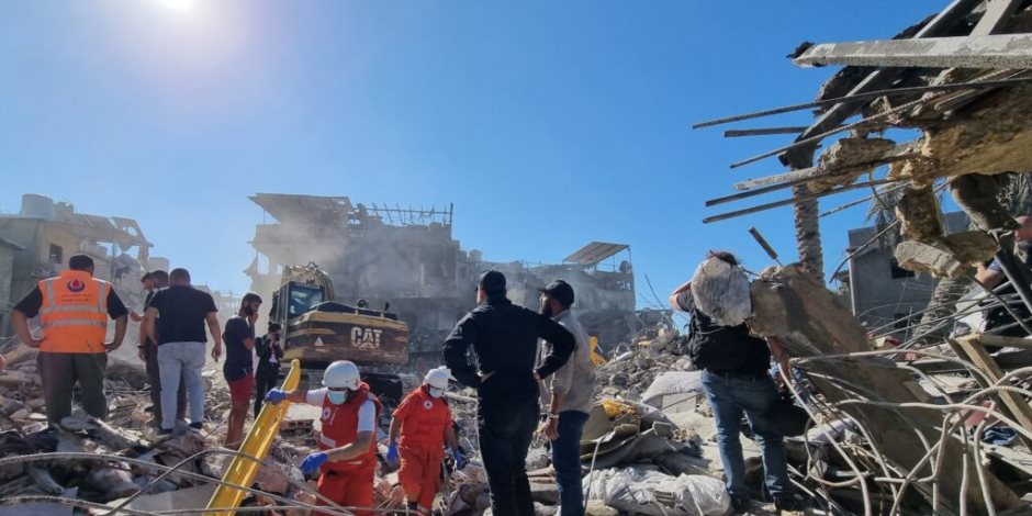 مجزرة إسرائيلية بحق المدنيين في بيروت وتدمير منشآت أممية.. ولبنان يستنفر أمنياً لمواجهة "الانفلات"