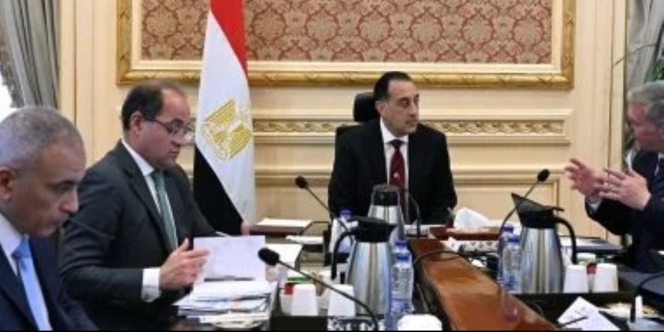 خلال اجتماع اليوم .. رئيس الوزراء يتابع مع وزيرى المالية والبترول عددًا من ملفات العمل المشترك