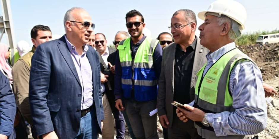 وزير الرى تفقد أعمال إنشاء سحارة أبنهس الجديدة ضمن "مشروع تأهيل المنشآت المائية"، والتي تخدم زمام ١٠ آلاف فدان