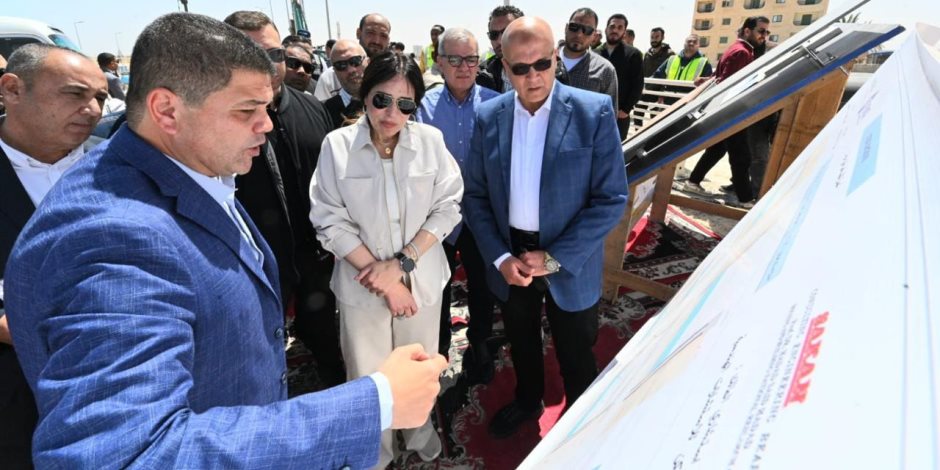وزيرة الإسكان تتفقد مشروعات البحيرات الجنوبية "نيو مارينا"
