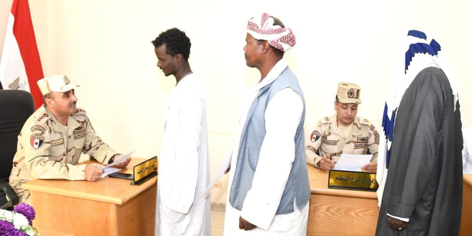 القوات المسلحة تدفع بعدد من اللجان لإنهاء المواقف التجنيدية للمواطنين بالمناطق الحدودية