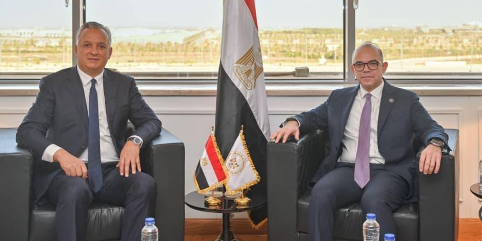 وزير الاستثمار والتجارة الخارجية يناقش مع نظيره المغربي تعزيز العلاقات نحو شراكات استثمارية قائمة على المصالح المشتركة