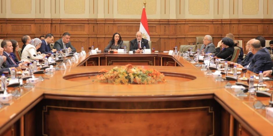 وزيرة التضامن تناقش استعدادات الوزارة لمواجهة متطلبات المرحلة الحالية في ضوء الأحداث الإقليمية والعالمية