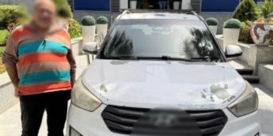 ضبط قائد سيارة تعدى على آخر وأتلف سيارته بسبب أولوية المرور بالقاهرة