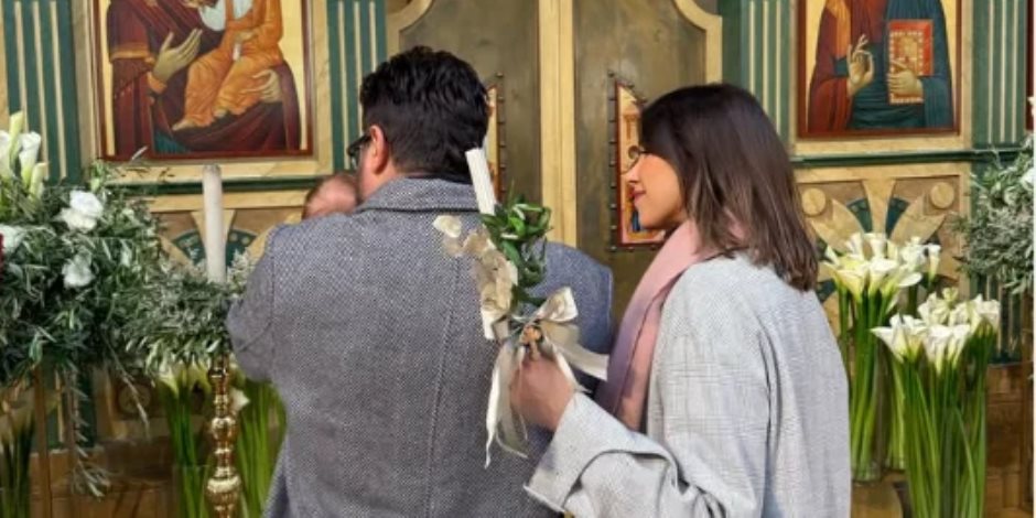 دانييلا رحمة وناصيف زيتون يحتفلان بأحد الشعانين مع طفلهما إلياس في أجواء عائلية دافئة