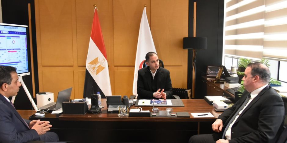 نائب وزير الصحة يناقش مع شركة «خبير» ميكنة الخدمات الصحية وتبادل المعلومات داخل منظومة رقمية متكاملة