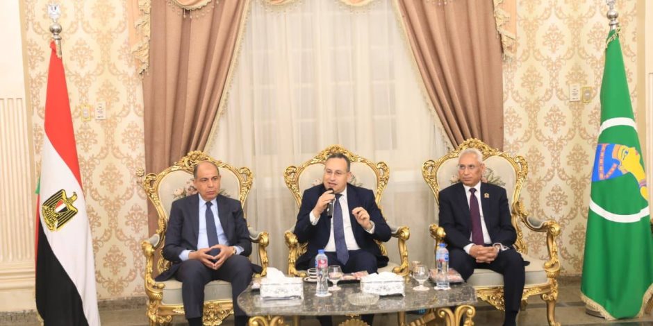 وزير التعليم العالي يلتقي محافظ المنيا ورئيس جامعة المنيا بديوان عام المحافظة
