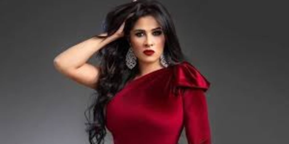 «خلى بالك من نفسك» يعيد ياسمين عبد العزيز إلى السينما بعد غياب 8 سنوات