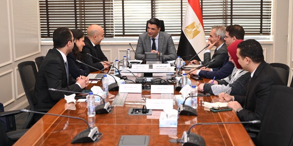 وزير الصناعة يبحث مع شركة لوريال مصر لمستحضرات التجميل توسيع الاستثمارات وزيادة الصادرات إلى الأسواق العالمية
