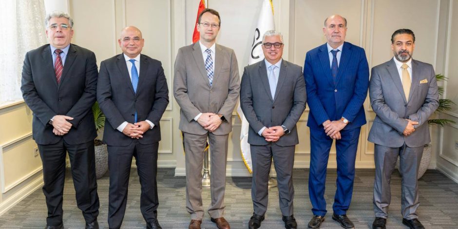 تعاون مصري إسباني مرتقب.. اقتصادية قناة السويس تروج لفرصها الاستثمارية في مدريد