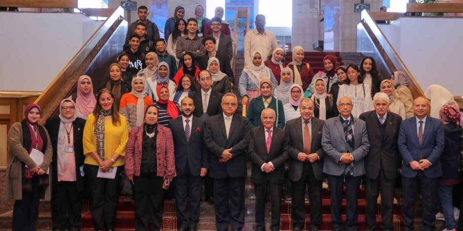 في محاضرة بمكتبة الإسكندرية.. الدكتور محمود هاشم يستعرض استخدامات العلاج الضوئي الديناميكي في تشخيص وعلاج الأورام ومكافحة الملاريا