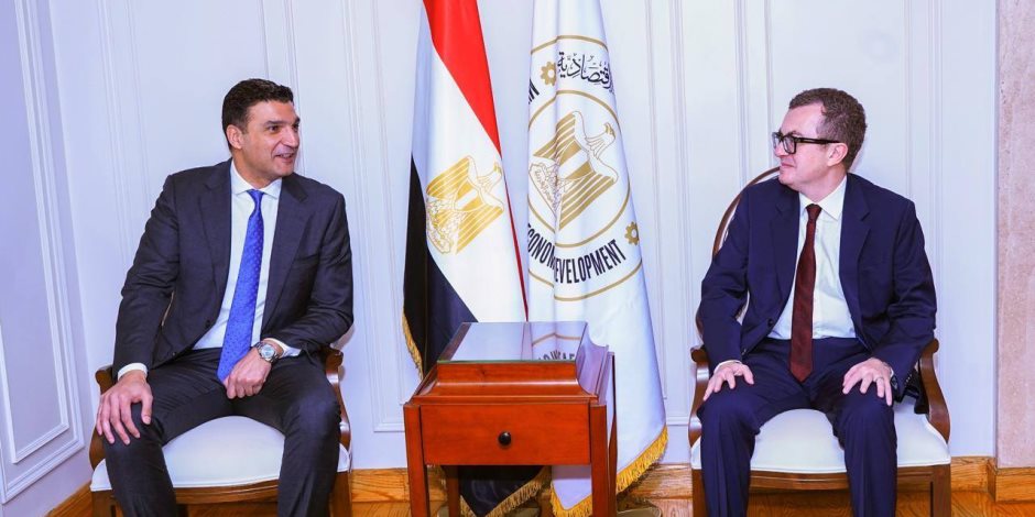 وزيرا التخطيط والصناعة يبحثان تسريع ترفيق المناطق الصناعية