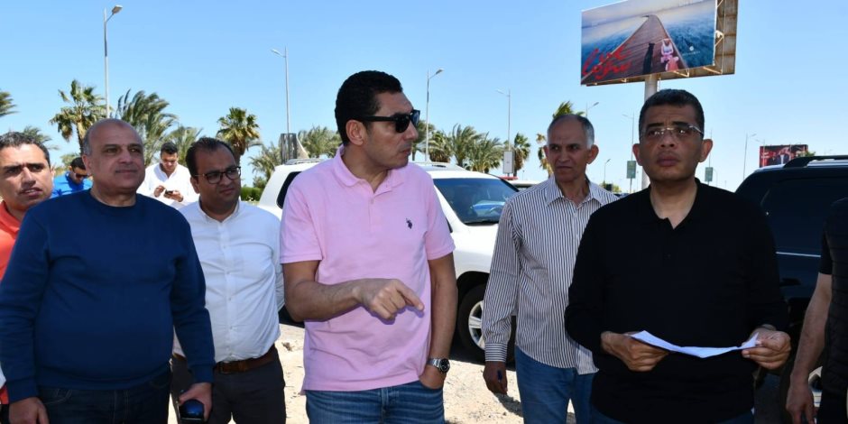 وزير الشباب والرياضة ومحافظ البحر الأحمر يتفقدان قطعة الأرض المخصصة لإقامة القرية الأولمبية 