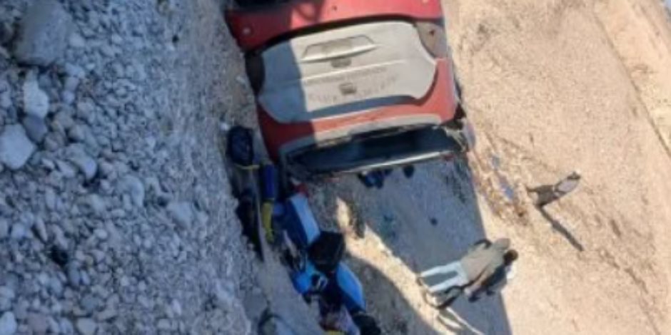 عدد المصابين 42 شخصا فى حادث انقلاب أتوبيس على طريق قنا سوهاج