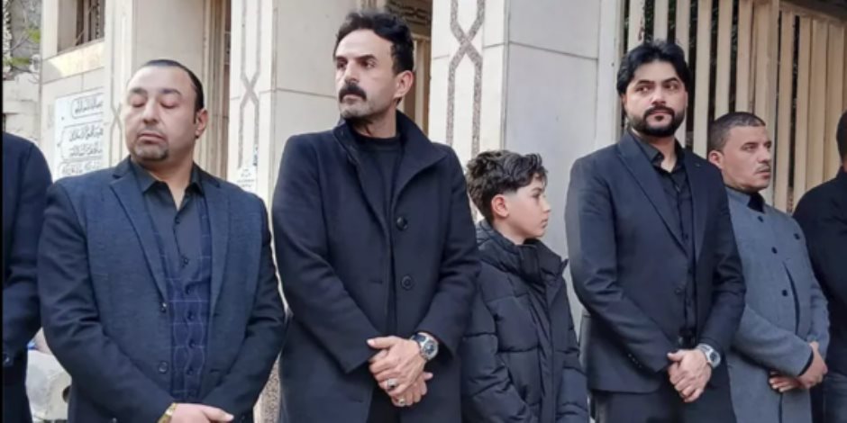 عصام السقا ويارا السكرى ومحمد رجب وأشرف زكى فى عزاء والد محمود حمدان
