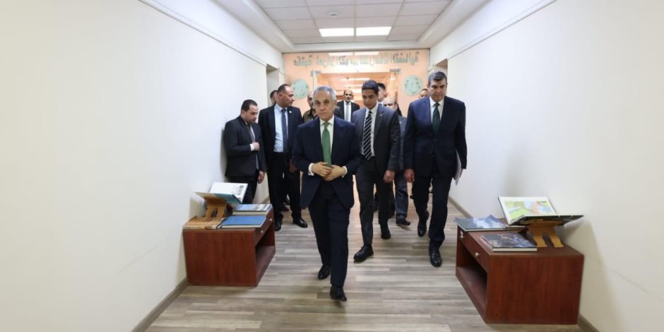 تطبيقا للعمل عن بُعد.. وزير العدل يباشر مهامه من مركز الدراسات ويعقد لقاءً مع نادي مجلس الدولة