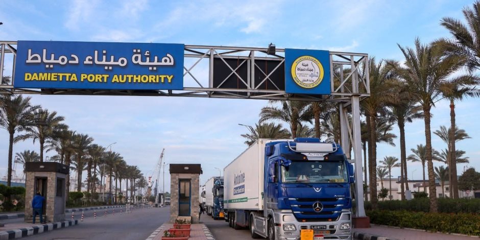 وزارة النقل: تواصل تدفق شحنات الترانزيت عبر خط “الرورو” بميناء دمياط 