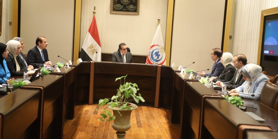 وزير الصحة يبحث مستجدات مدينة اللقاحات.. ويؤكد إطلاق أكاديمية لتوطين الصناعات الحيوية