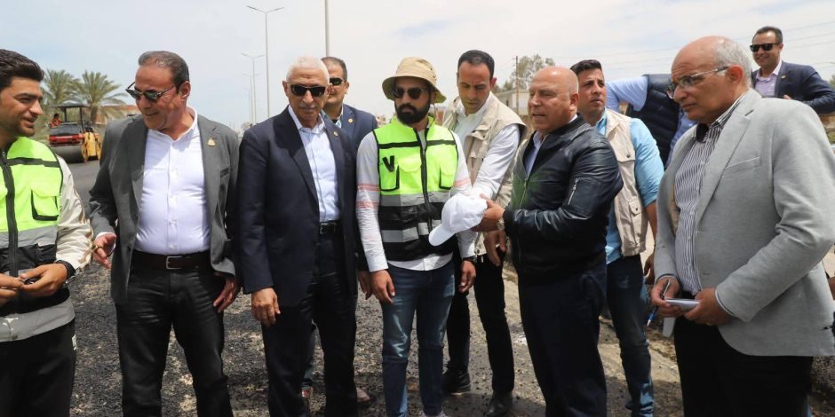 وزير النقل ومحافظ شمال سبناء يتفقدان خط السكة الحديد وعدد من المشروعات التنموية بالمحافظة (صور)