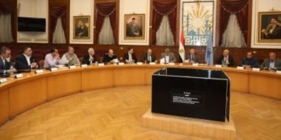 خلال اجتماع اليوم .. محافظ القاهرة يتابع إجراءات استبدال التوك توك بسيارات «كيوت»