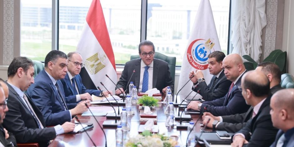 وزير الصحة يترأس اجتماع اللجنة العليا لمتابعة توافر واستقرار سوق الدواء وتشجيع الصناعة الدوائية المحلية