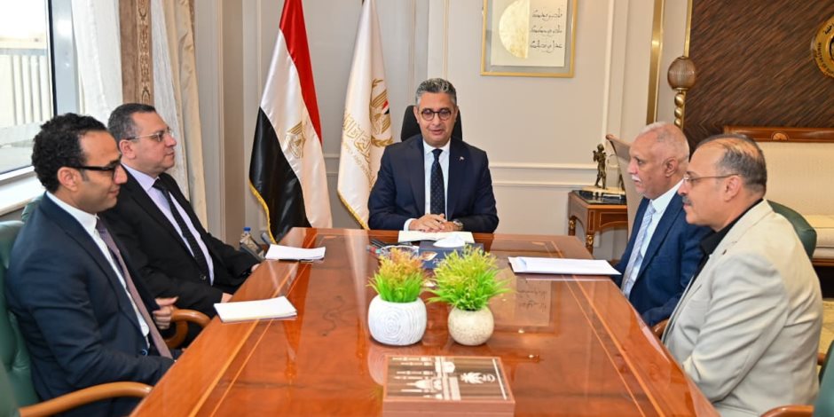 وزير التموين يعقد اجتماعًا موسعًا مع ممثلي البدالين التموينيين وشعبة المواد الغذائية لبحث التحديات وتعزيز كفاءة منظومة التوزيع