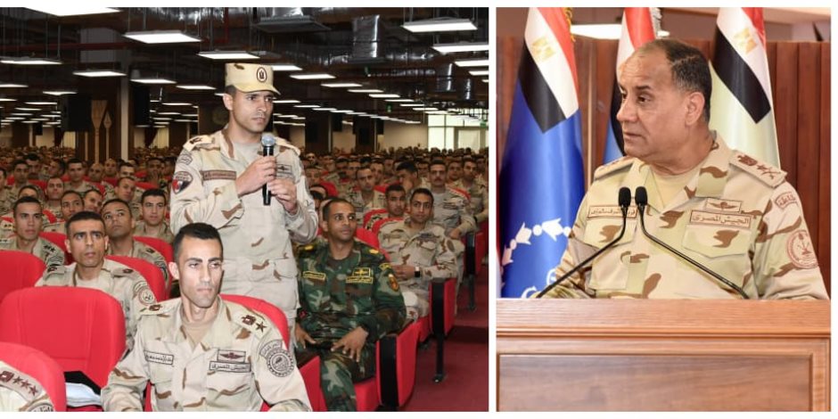 وزير الدفاع يلتقى عددا من دارسى الأكاديمية العسكرية للدراسات العليا والإستراتيجية والمعاهد العسكرية وطلبة الأكاديمية العسكرية المصرية والكليات العسكرية