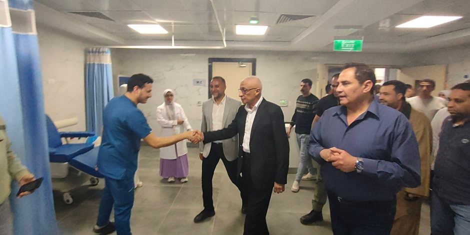 محافظ شمال سيناء يزور مستشفى العريش ويتفقد مبنى الغسيل الكلوي الجديد تمهيدًا لافتتاحه بالعيد القومي (صور)