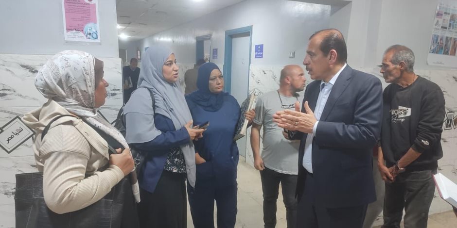 نائب وزير الصحة يفاجئ مستشفى 6 أكتوبر المركزي بزيارة مسائية.. ويُحيل المقصرين للتحقيق