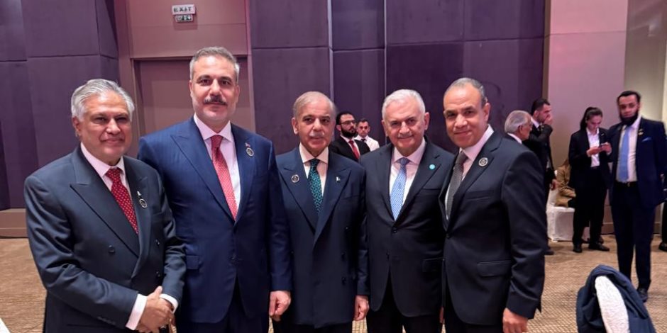 وزير الخارجية يلتقي رئيس وزراء باكستان ووزيري خارجية إسلام آباد وأنقرة